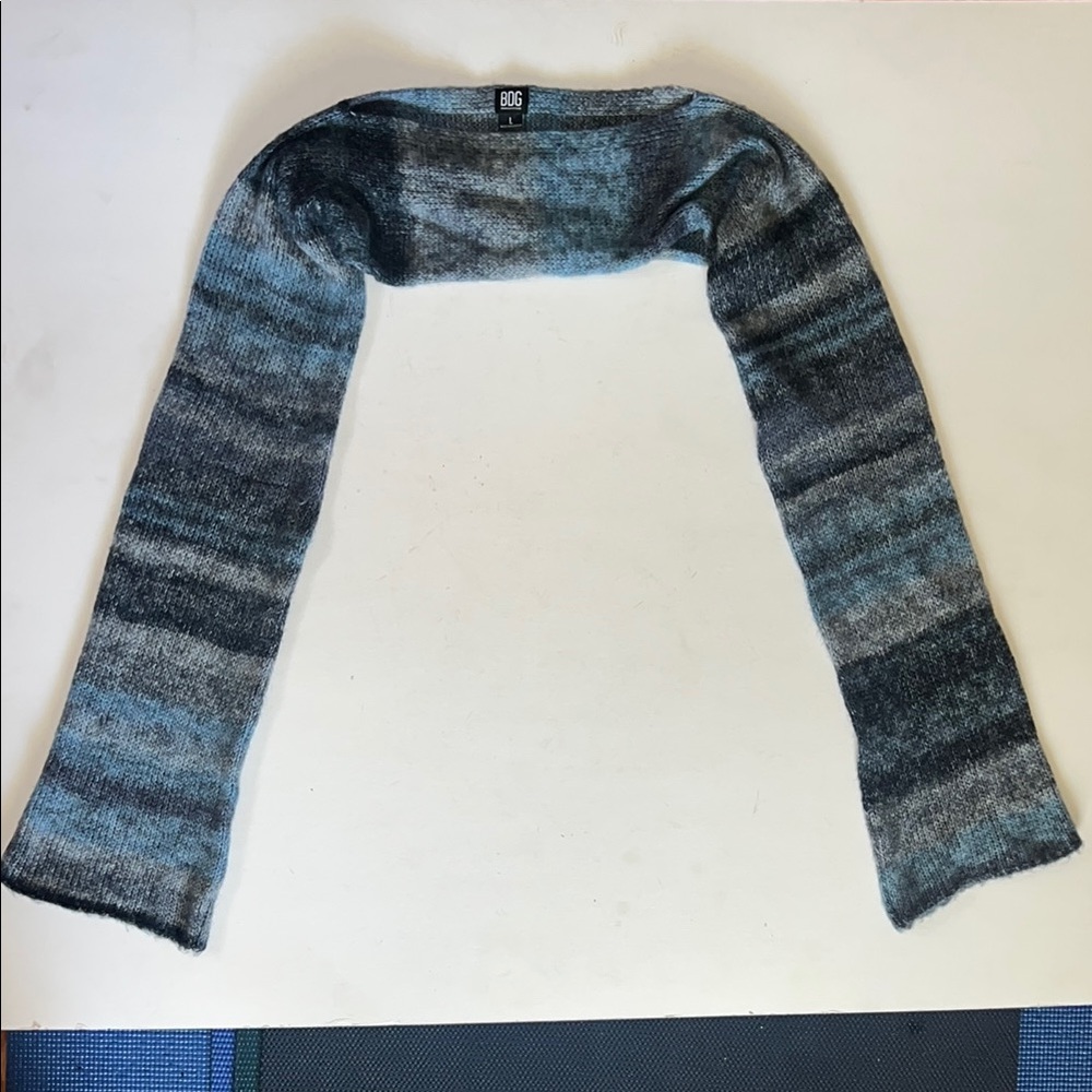 BDG Shrug